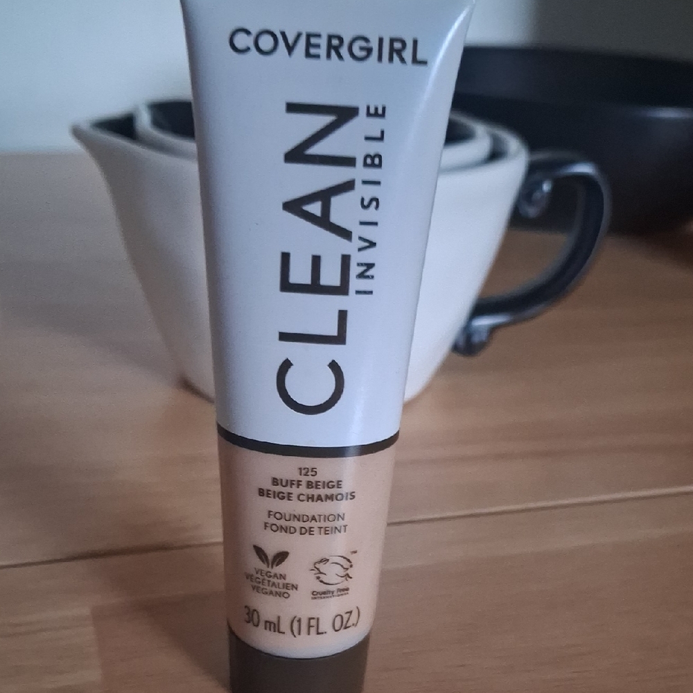 COVERGIRL Clean Invisible Foundation - Buff Beige